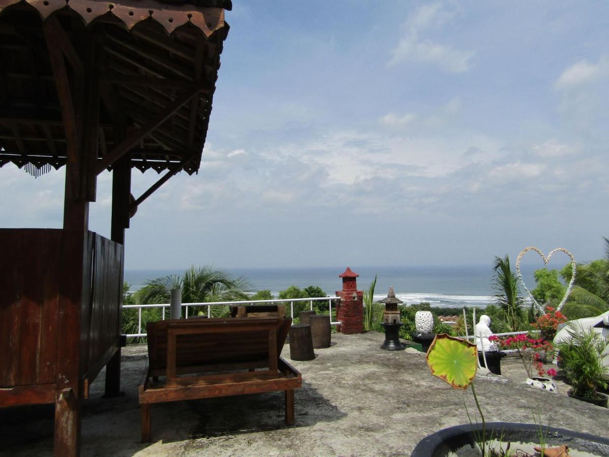 Losmen Kinasih Puncak & Gazebo Pandang Bantul Exterior foto